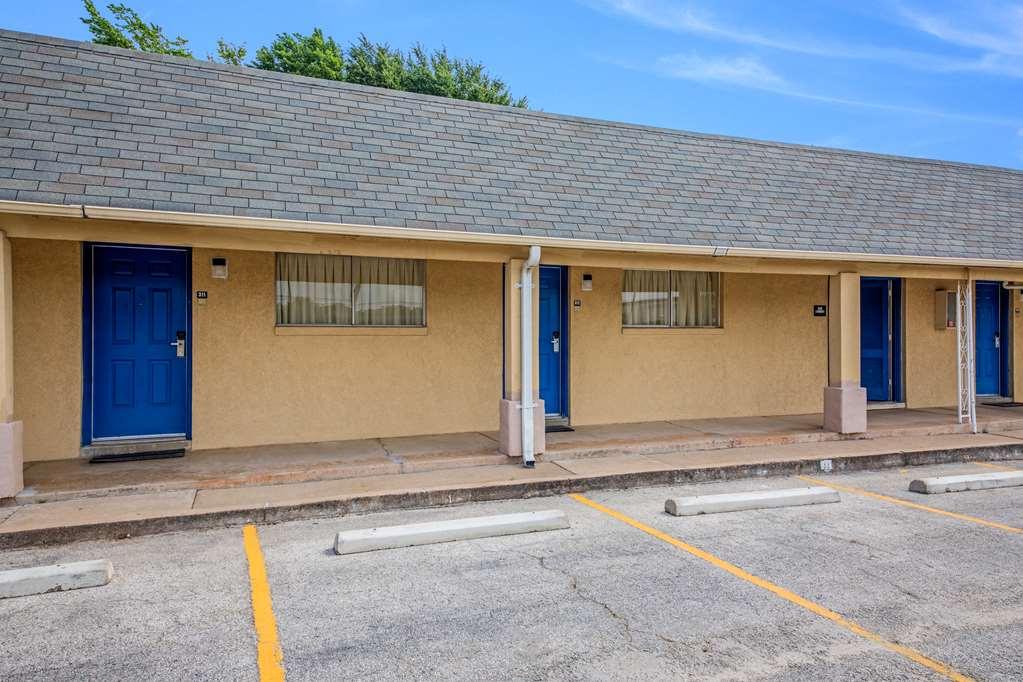 Americas Best Value Inn Giddings Esterno foto