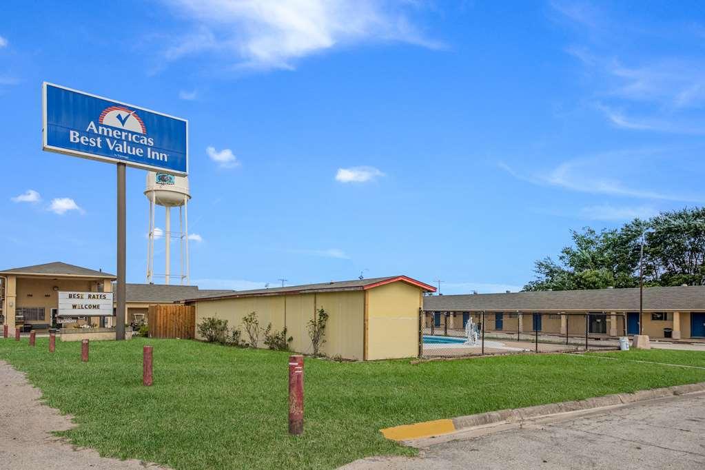 Americas Best Value Inn Giddings Esterno foto
