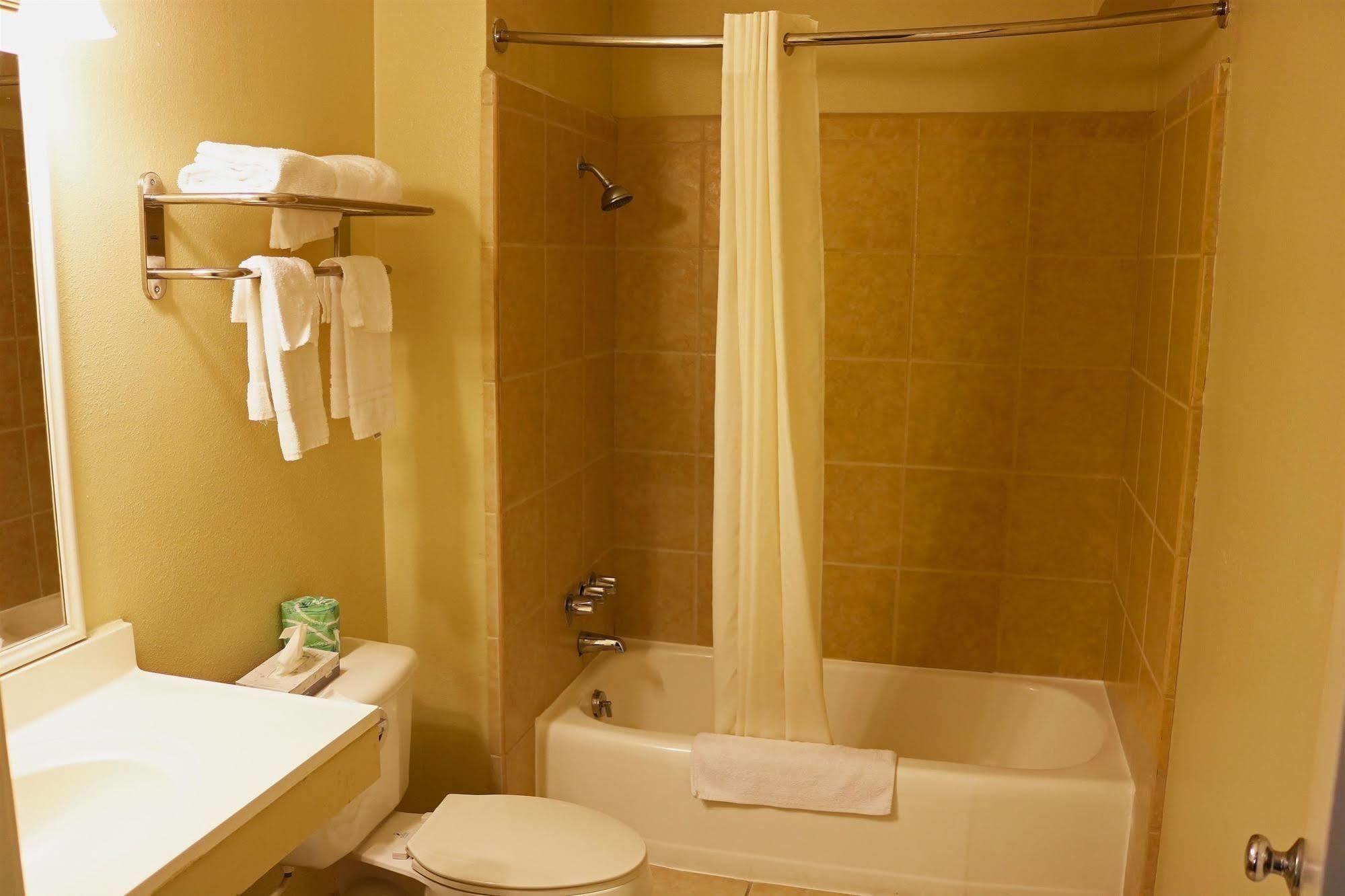 Americas Best Value Inn Giddings Esterno foto